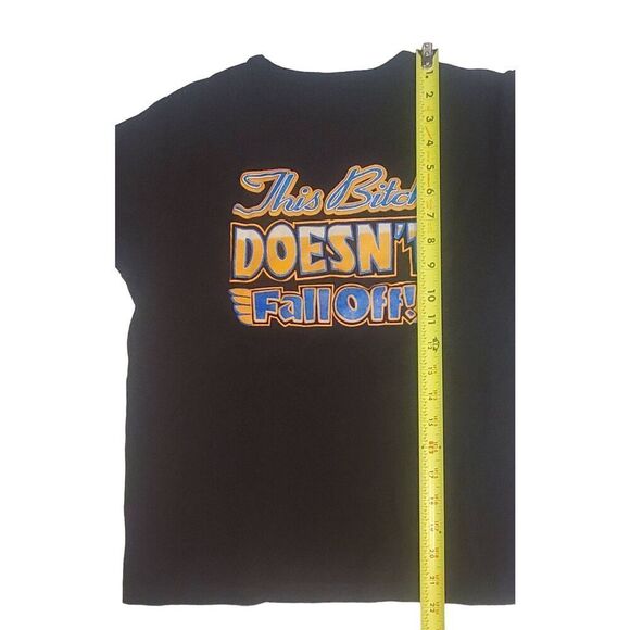 Women's "This B**%$h Doesn't Fall Off" Graphic Tee Size XL - Picture 5 of 5